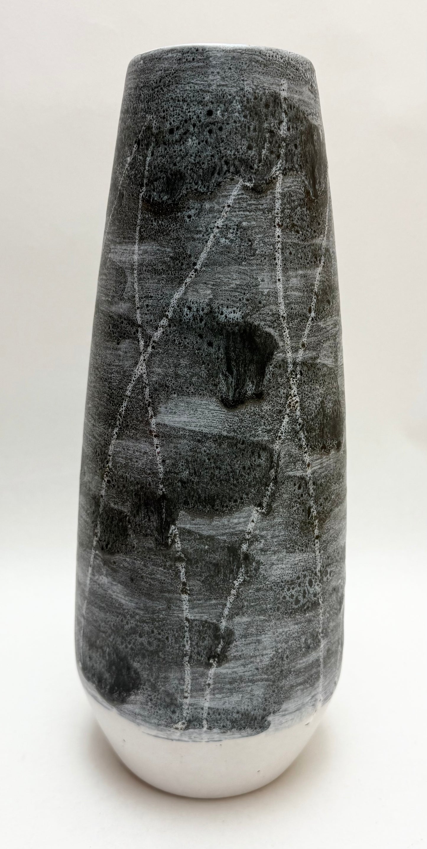 Modern NWT Crate and Barrel Eli Large Black White Grey Vase Made in Portugal