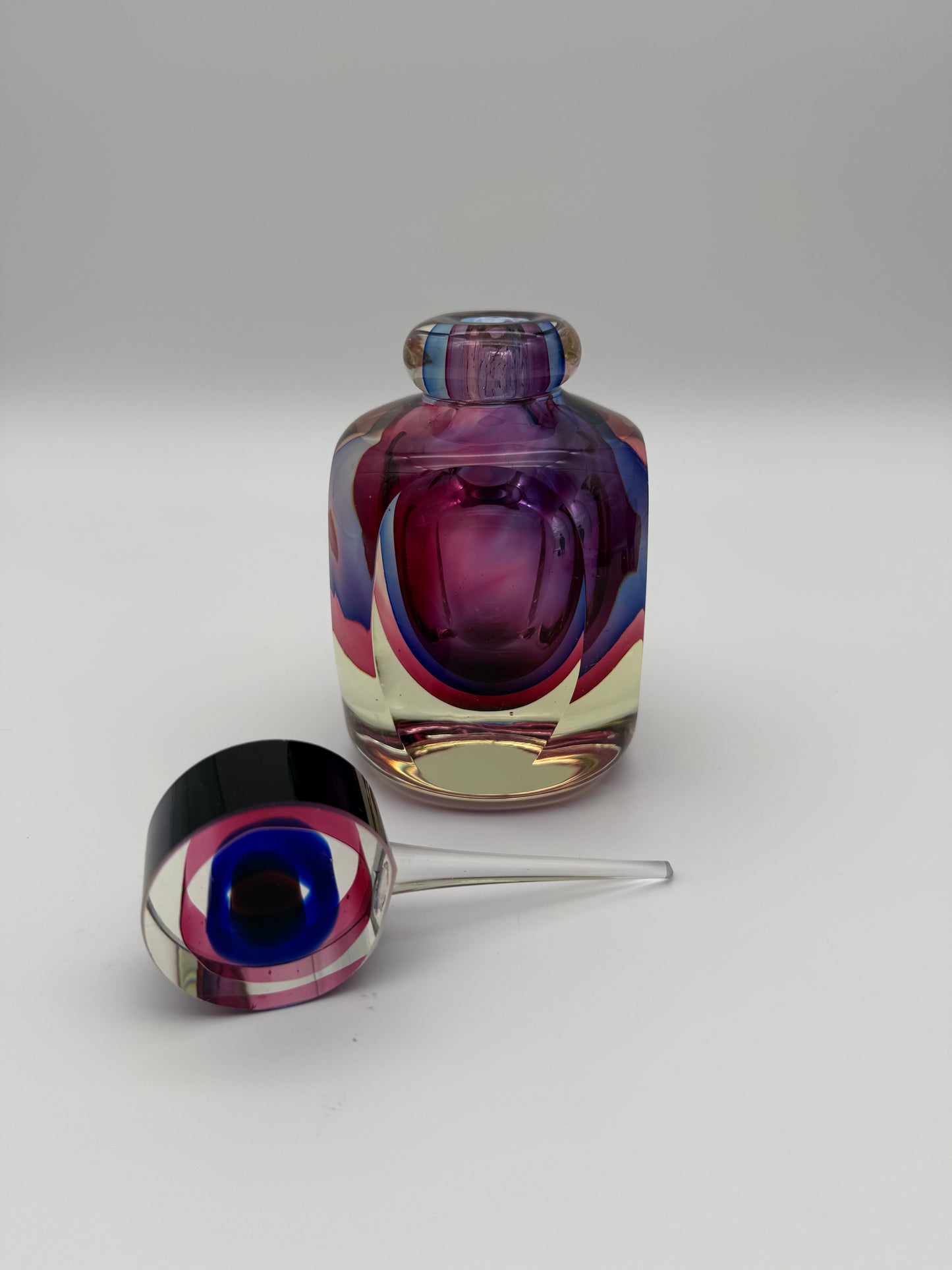 Fifth Avenue Crystal Art Glas Perfume Bottle with Bullseye Dabber Stopper