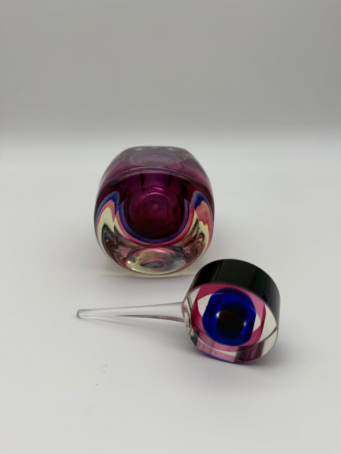 Fifth Avenue Crystal Art Glas Perfume Bottle with Bullseye Dabber Stopper
