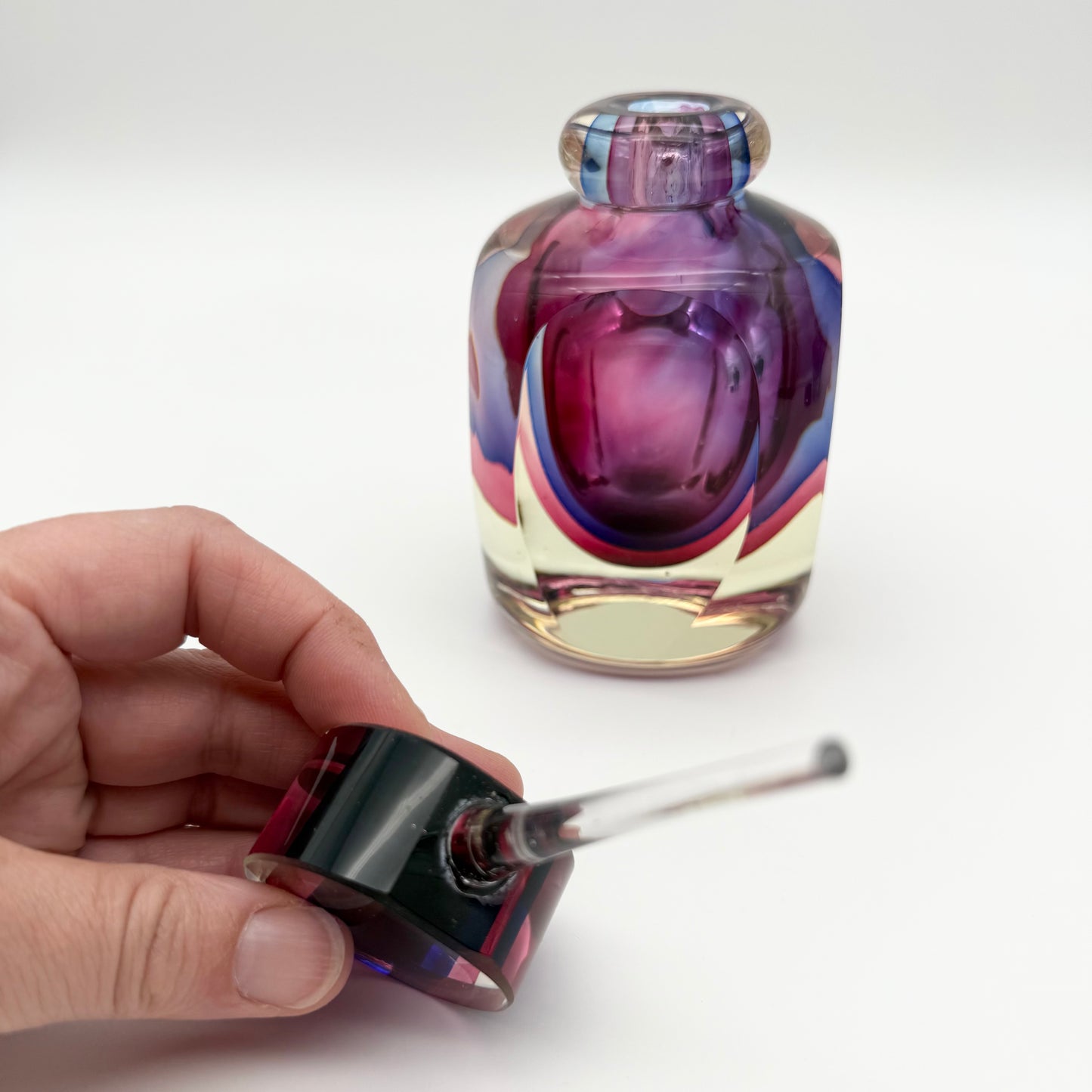 Fifth Avenue Crystal Art Glas Perfume Bottle with Bullseye Dabber Stopper